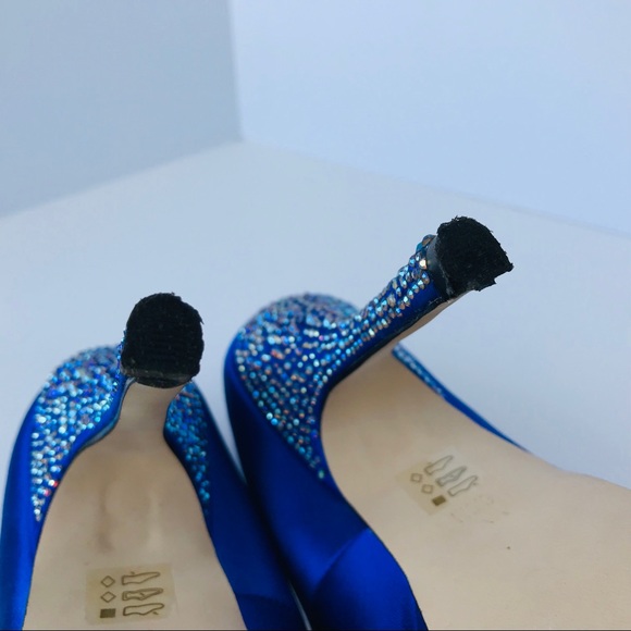 Steve Madden Blue Satin Partyy-R Heels Size: 6.5 - Picture 6 of 7